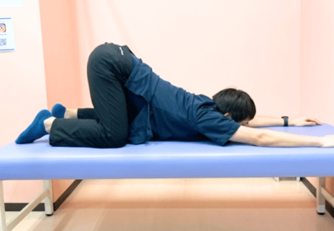 広背筋のストレッチ（胸椎の伸展可動性改善）