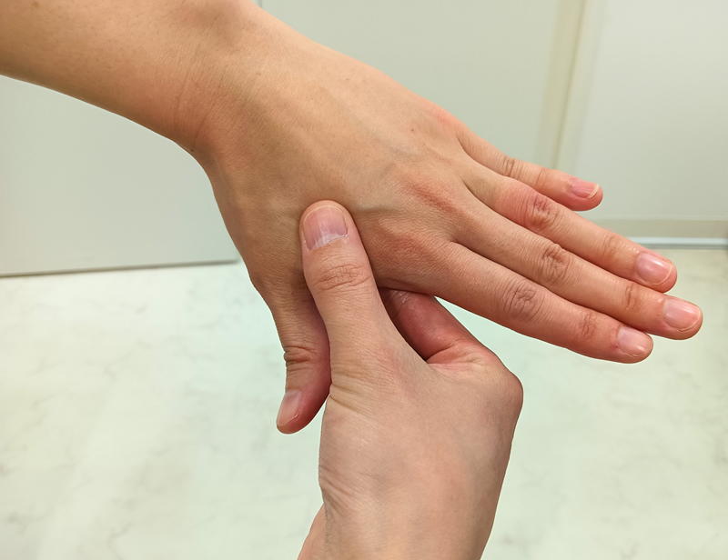 合谷（ごうこく）の押し方